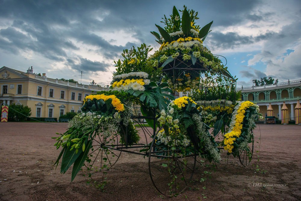 Компания "ЕвроЛайнер" организует 20 июля поездку в Государственный музей-заповедник «Павловск», где проходит традиционный XVII Международный фестиваль цветочного и ландшафтного искусства «Императорский букет».